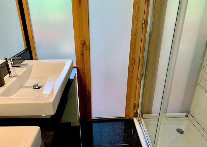 Cozy In The Center - Practical & Comfortable