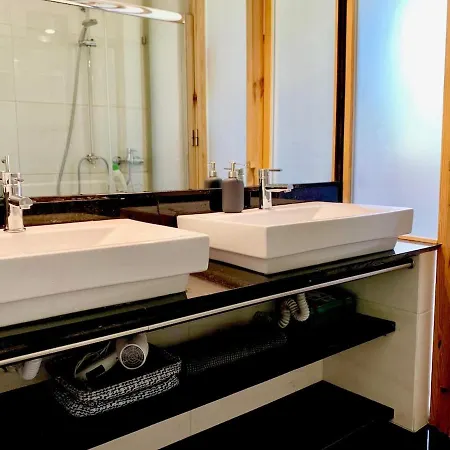 Cozy In The Center - Practical & Comfortable *